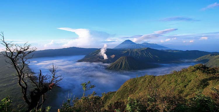 Destinasi Wisata Gunung Eksotis Favorit Di Indonesia Yang