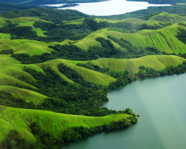 Wisata Danau Sentani di Papua